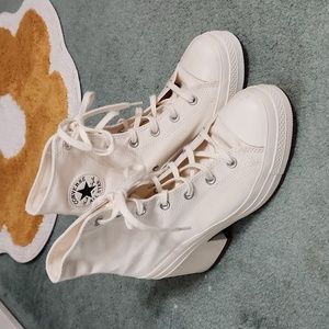 Converse de luxe cream sneaker platform heel sz 9